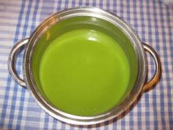 Простой суп пюре из зеленого горошка с желтками - шаг 4 Простой суп пюре из зеленого горошка с желтками - шаг 4