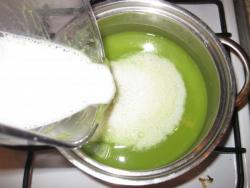 Простой суп пюре из зеленого горошка с желтками - шаг 7 Простой суп пюре из зеленого горошка с желтками - шаг 7