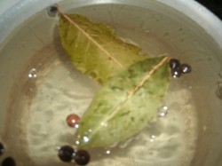 Суточная капуста с морковью и чесноком - шаг 2