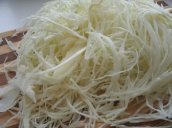 Суточная капуста с морковью и чесноком - шаг 3