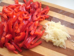 Суточная капуста с морковью и чесноком - шаг 5