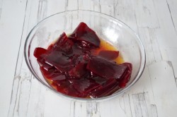 Свекольный салат с моцареллой и рукколой - шаг 6