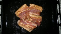 Свиные ребрышки с картошкой и чесноком в духовке - шаг 6 Свиные ребрышки с картошкой и чесноком в духовке - шаг 6