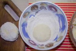 Сырники классические творожные жареные - шаг 10