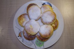 Сырники классические творожные жареные - шаг 15