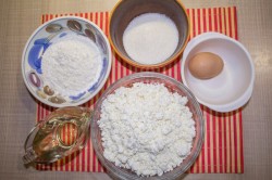 Сырники классические творожные жареные - шаг 1