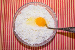 Сырники классические творожные жареные - шаг 3