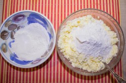 Сырники классические творожные жареные - шаг 6