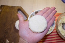 Сырники классические творожные жареные - шаг 9