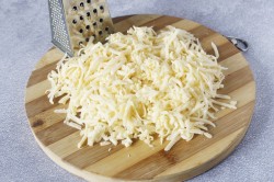 Сырные лепешки в духовке - шаг 1 Сырные лепешки в духовке - шаг 1