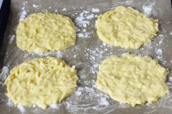 Сырные лепешки в духовке - шаг 6 Сырные лепешки в духовке - шаг 6