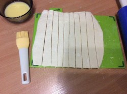Сырные палочки из слоеного теста - шаг 6