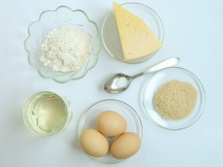 Сырные шарики на сковороде - шаг 1