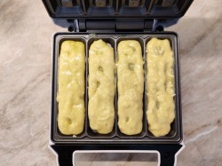 Сырные вафли в вафельнице - шаг 10