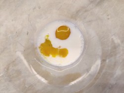 Сырные вафли в вафельнице - шаг 1