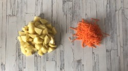 Сырный суп с креветками - шаг 2