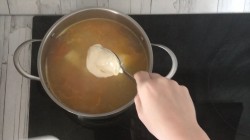 Сырный суп с креветками - шаг 8