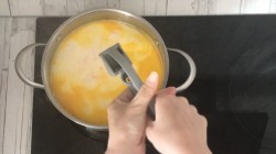 Сырный суп с креветками - шаг 9