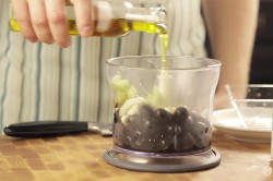 Тапенада из оливок и маслин соус паста - шаг 2