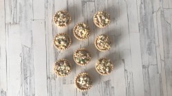 Тарталетки с печенью трески и яйцом - шаг 8