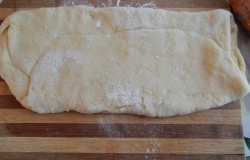 Слоеное дрожжевое тесто для булочек с сыром - шаг 6 Слоеное дрожжевое тесто для булочек с сыром - шаг 6