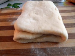 Слоеное дрожжевое тесто для булочек с сыром - шаг 7 Слоеное дрожжевое тесто для булочек с сыром - шаг 7