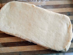 Слоеное дрожжевое тесто для булочек с сыром - шаг 8 Слоеное дрожжевое тесто для булочек с сыром - шаг 8