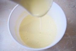 Тесто для блинов на кефире - шаг 6 Тесто для блинов на кефире - шаг 6