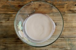 Тесто для пиццы на сковороде - шаг 2 Тесто для пиццы на сковороде - шаг 2