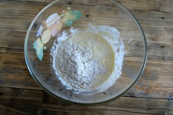 Тесто для пиццы на сковороде - шаг 3 Тесто для пиццы на сковороде - шаг 3