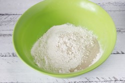 Тесто для пышек на дрожжах - шаг 1 Тесто для пышек на дрожжах - шаг 1