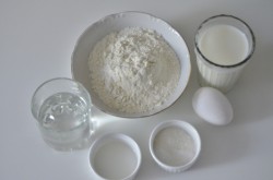 Тесто для тонких блинов на кефире - шаг 1 Тесто для тонких блинов на кефире - шаг 1