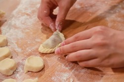 Тесто для вареников с вишней заварное - шаг 12 Тесто для вареников с вишней заварное - шаг 12