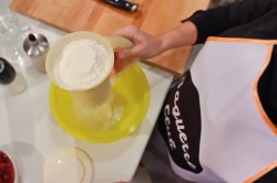 Тесто для вареников с вишней заварное - шаг 2 Тесто для вареников с вишней заварное - шаг 2