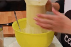 Тесто для вареников с вишней заварное - шаг 5 Тесто для вареников с вишней заварное - шаг 5