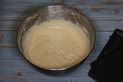 Тесто для венских вафель в электровафельнице - шаг 7 Тесто для венских вафель в электровафельнице - шаг 7