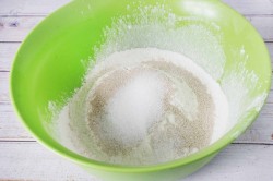 Тесто дрожжевое на кефире как пух - шаг 1 Тесто дрожжевое на кефире как пух - шаг 1