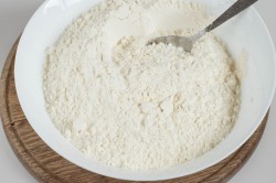 Тесто на булочки на сухих дрожжах - шаг 2 Тесто на булочки на сухих дрожжах - шаг 2