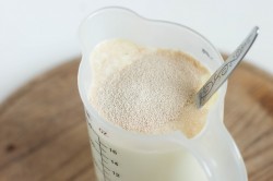 Тесто на булочки на сухих дрожжах - шаг 3 Тесто на булочки на сухих дрожжах - шаг 3