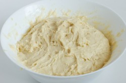 Тесто на булочки на сухих дрожжах - шаг 5 Тесто на булочки на сухих дрожжах - шаг 5