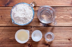 Тесто для чебуреков хрустящее на водке - шаг 1 Тесто для чебуреков хрустящее на водке - шаг 1