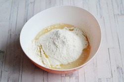 Тесто на живых дрожжах - шаг 4 Тесто на живых дрожжах - шаг 4