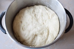 Тесто на сырых дрожжах - шаг 10 Тесто на сырых дрожжах - шаг 10