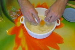 Тесто на вареники с яйцом - шаг 3 Тесто на вареники с яйцом - шаг 3