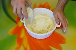 Тесто на вареники с яйцом - шаг 6 Тесто на вареники с яйцом - шаг 6