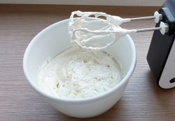 Торт ежик из бисквита домашний - шаг 10