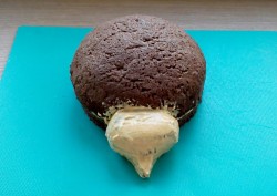 Торт ежик из бисквита домашний - шаг 14