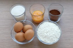 Торт ежик из бисквита домашний - шаг 1