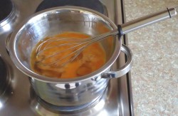 Торт ежик из бисквита домашний - шаг 2