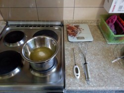 Торт ежик из бисквита домашний - шаг 8